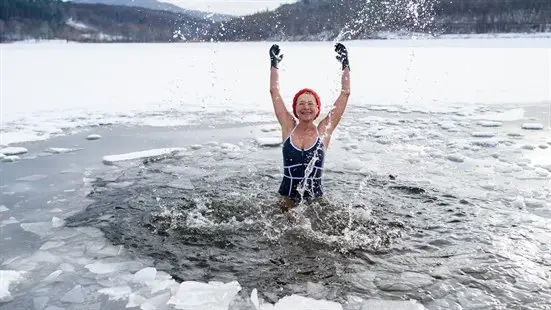 Bathing In Cold Water: Relieves Menopausal Symptoms